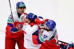 Filip Hronek (vpravo) na snímku z MS 2025