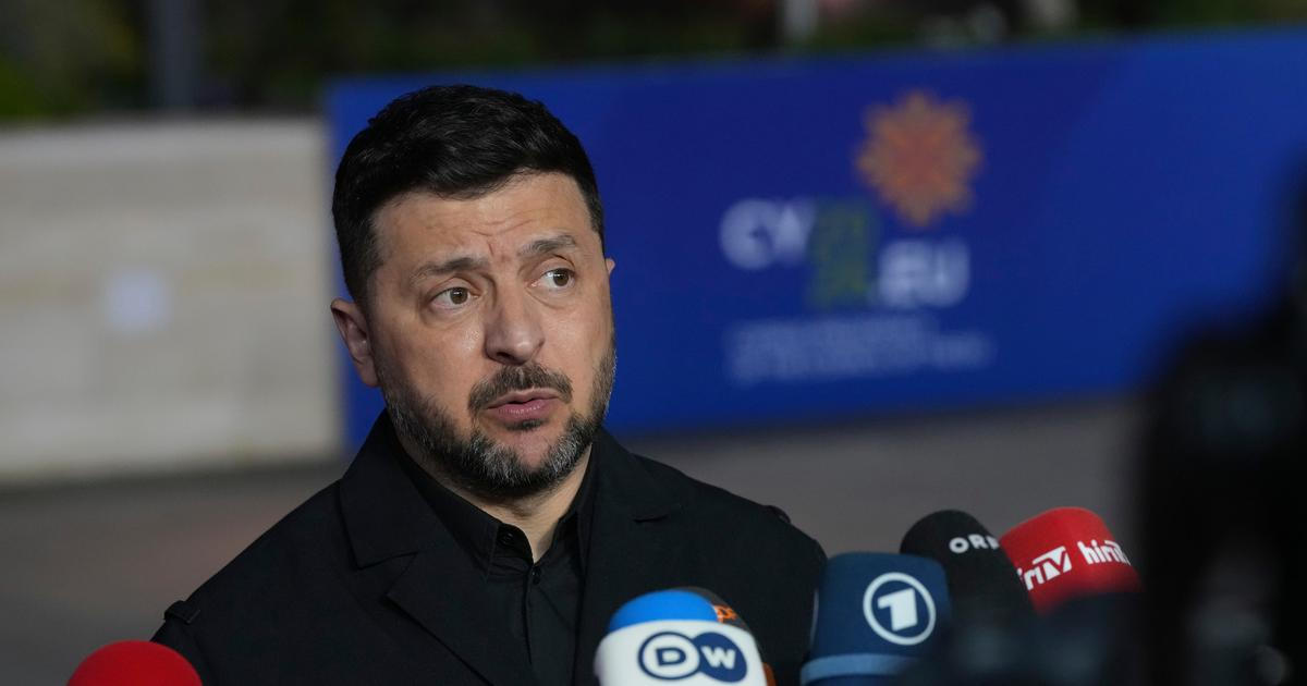 "Zvýšíme vojákům platy". Zelenskyj slíbil reformu vyčerpané armády. Tíží ji i skandální foto