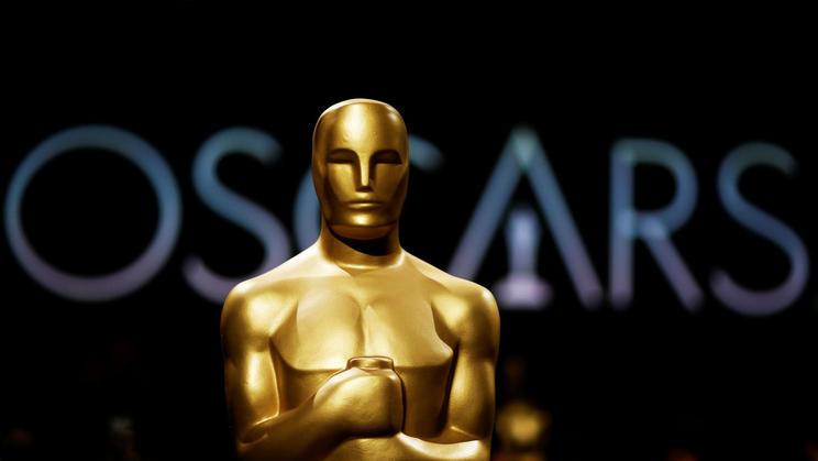 Oscaři Hollywood soška a nápis