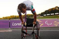 Bývalý italský jezdec formule 1 Alessandro Zanardi na paralympijských hrách