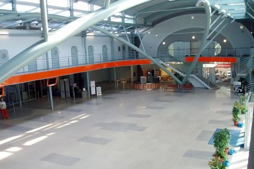 Letiště Karlovy Vary podle Babiše přejde pod armádu, hejtmanství o tom jedná
