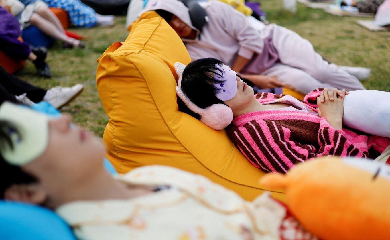 Power Nap Contest for sleep-deprived South Korea held in Seoul