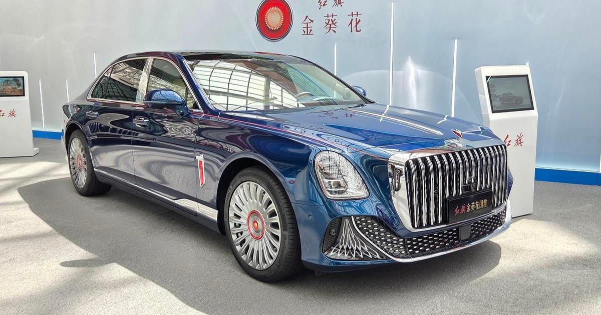 Do Česka se valí nejdražší čínské auto. "Rolls-Royce východu" si vymodlil Mao Ce-tung