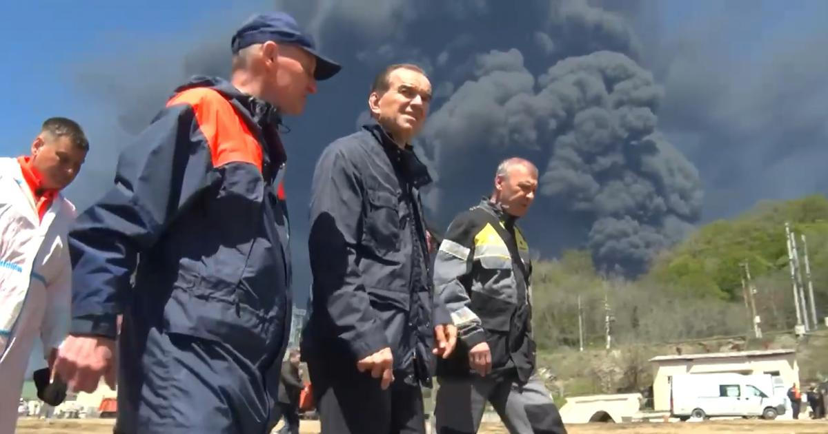 Na ruské město padá jedovatý černý déšť. Putin se tváří, že se nic neděje