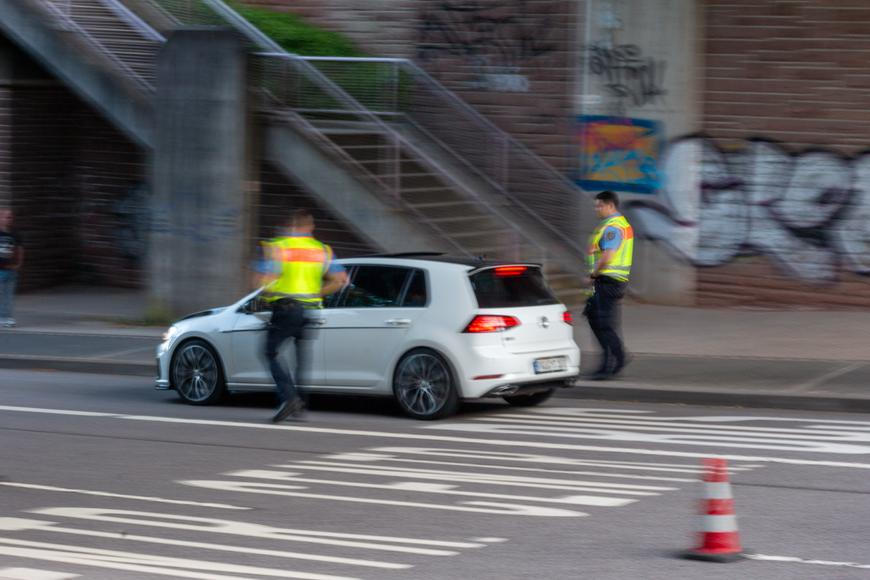 Jak rychle musíte jet, aby vám zabavili auto? Kde se policie s piráty silnic nemazlí