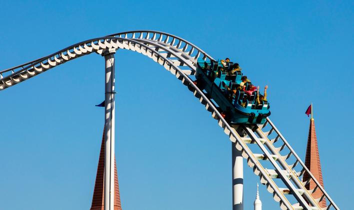 Extreme,Rollercoaster,At,Speed,Against,The,Background,Of,The,Blue
