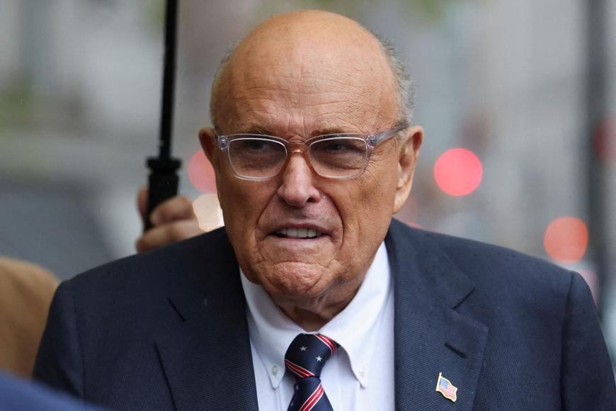 Bývalý newyorský starosta Giuliani je v kritickém stavu. Zmínil to i Trump