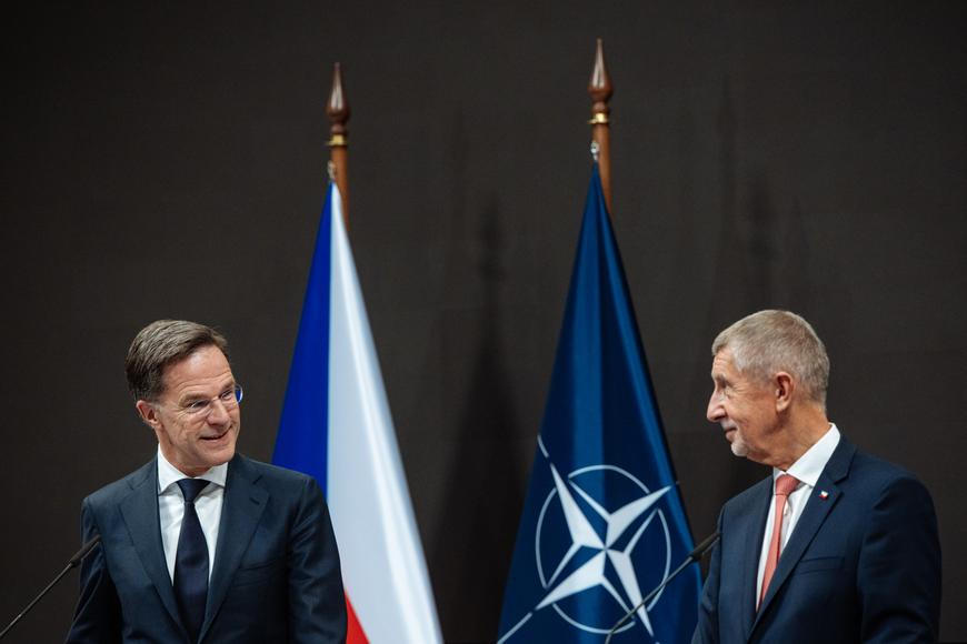 „Je to taková výzva,“ řekl Babiš. Jednal s Ruttem o navyšování výdajů v NATO