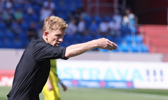 Josef Dvorník, trenér, gesto