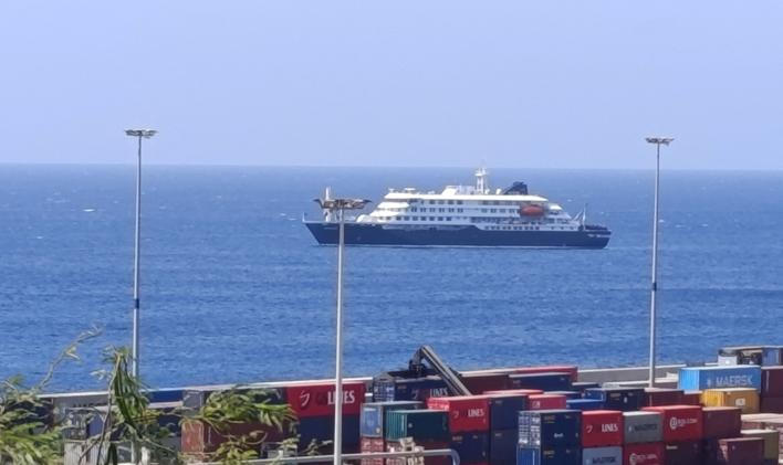 Cruise ship MV Hondius with suspected hantavirus cases off Cape Verde port
