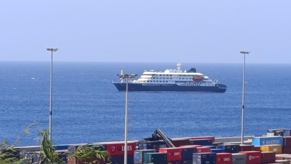 Cruise ship MV Hondius with suspected hantavirus cases off Cape Verde port