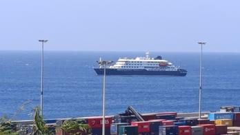 Cruise ship MV Hondius with suspected hantavirus cases off Cape Verde port