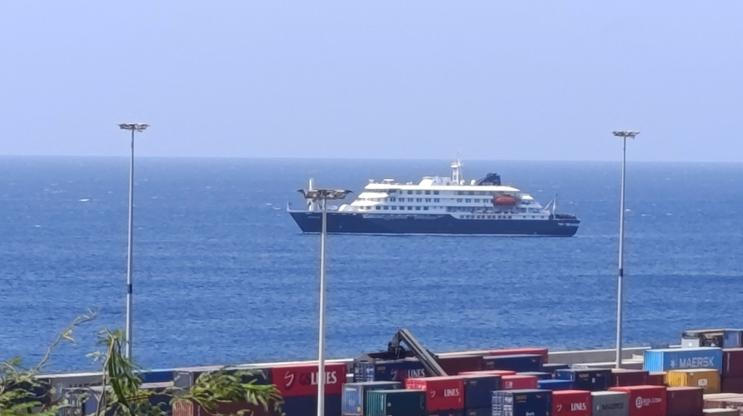 Cruise ship MV Hondius with suspected hantavirus cases off Cape Verde port