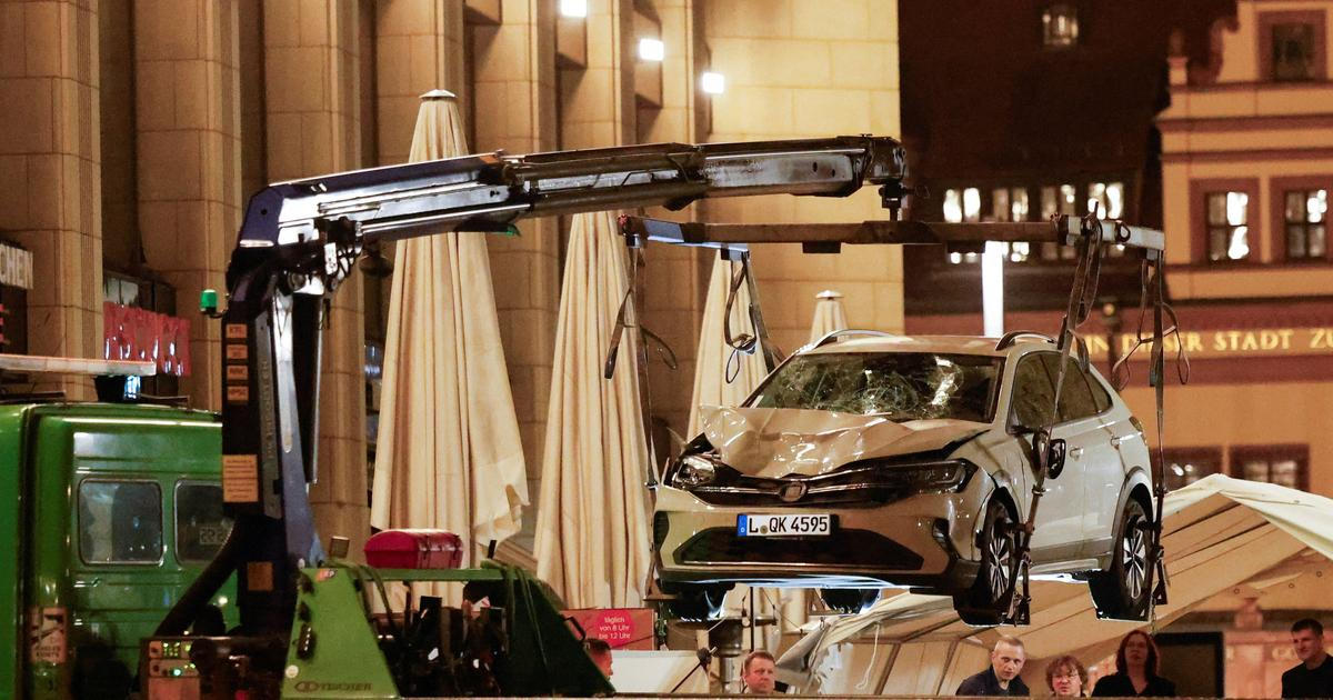 Oběti zběsilé jízdy v Lipsku: 63letá žena a 77letý muž. Řidič v amoku se zatčení nebránil