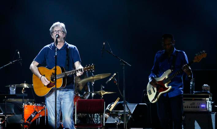 Britský kytarista, skladatel a zpěvák Eric Clapton vystoupil v pražské O2 areně už i v roce 2013.