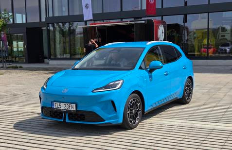 Do Česka zamířil nový elektromobil MG4 EV Urban, který zaujme mimo jiné cenou od 599 990 korun.
