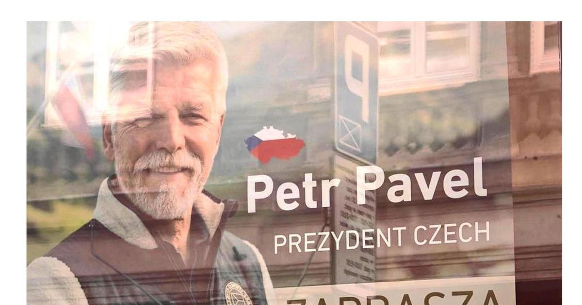 „Nikdy ho takhle nefotili.“ Prezident láká z reklamy v Polsku, Hrad tuší podvod 