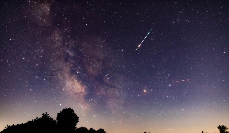 Milky,Way,Stars,With,Meteor,Shower,Trails,And,Countryside,Silhouettes.