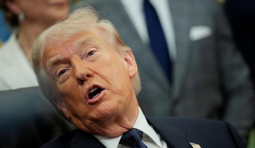 K Trumpově výhře v prezidentských volbách v roce 2024 velkou měrou přispěl jeho slib, že sníží inflaci. Nyní jsou však Američané nespokojení s jeho ekonomickou politikou a mnozí prezidenta viní z vysokých cen na čerpacích stanicích.
