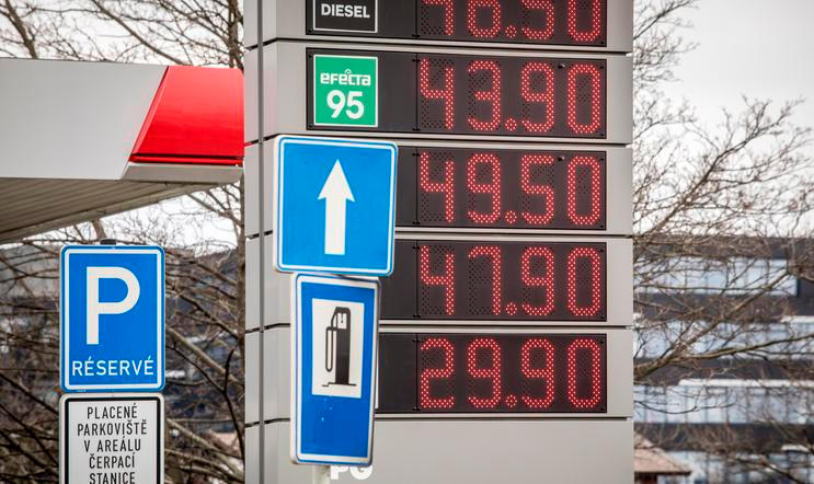 Analytici nárůst meziroční hodnoty inflace na hodnotu zhruba 2,5 procenta očekávali. Hlavním důvodem je podle nich právě růst cen pohonných hmot v důsledku války na Blízkém východě.