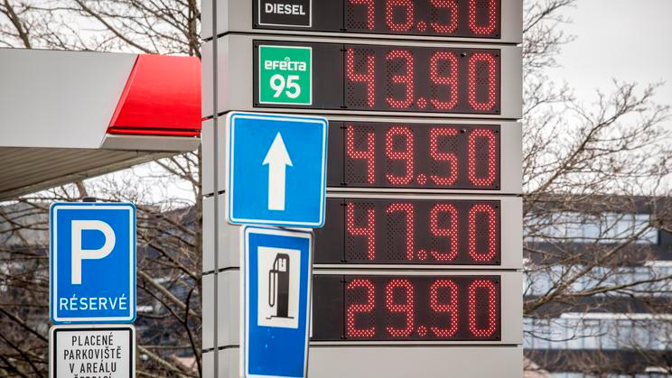 Analytici nárůst meziroční hodnoty inflace na hodnotu zhruba 2,5 procenta očekávali. Hlavním důvodem je podle nich právě růst cen pohonných hmot v důsledku války na Blízkém východě.