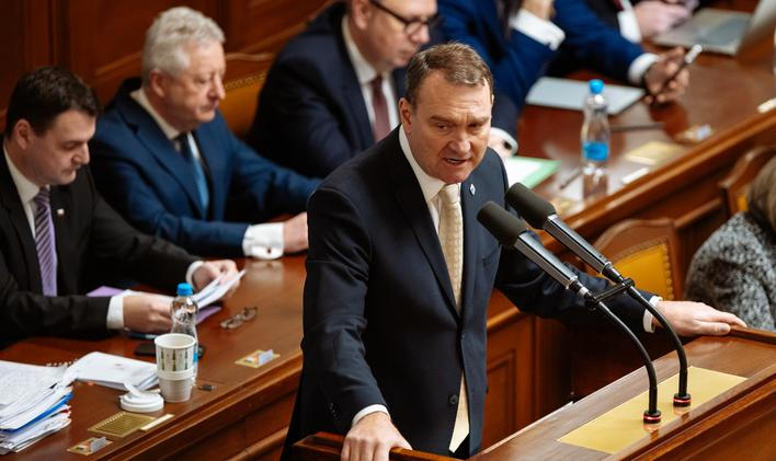 Schůze Sněmovny a vyslovení důvěry vládě, Radim Fiala