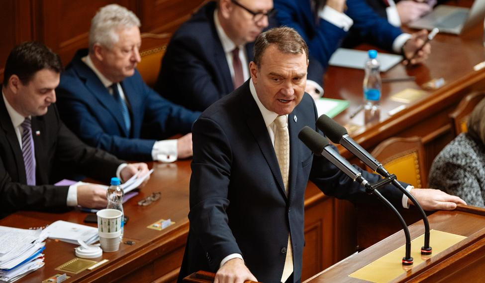 Schůze Sněmovny a vyslovení důvěry vládě, Radim Fiala