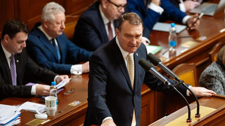 Schůze Sněmovny a vyslovení důvěry vládě, Radim Fiala