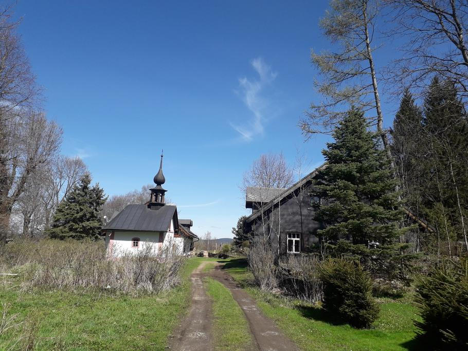 Na mapě je dnes téměř přehlédnete. V polovině 19. století ale v šumavských osadách Malý a Velký Kozí Hřbet pulzoval život. 