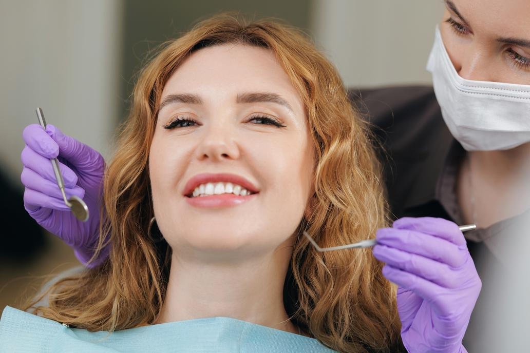 Dentální hygiena by měla být pravidelnou součástí péče o vlastní zdraví. Zuby