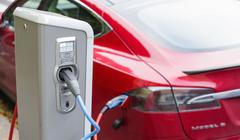 Tesla Model S dobíjení