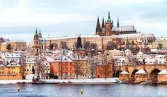 Pražský hrad zima sníh Vltava Karlův most