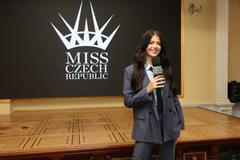 Miss, Dominique Alagia
