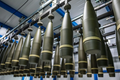 Velkorážové dělostřelecké granáty z produkce fabrik CSG už během několika měsíců začnou  speciální náklaďáky vozit za Skřípov.