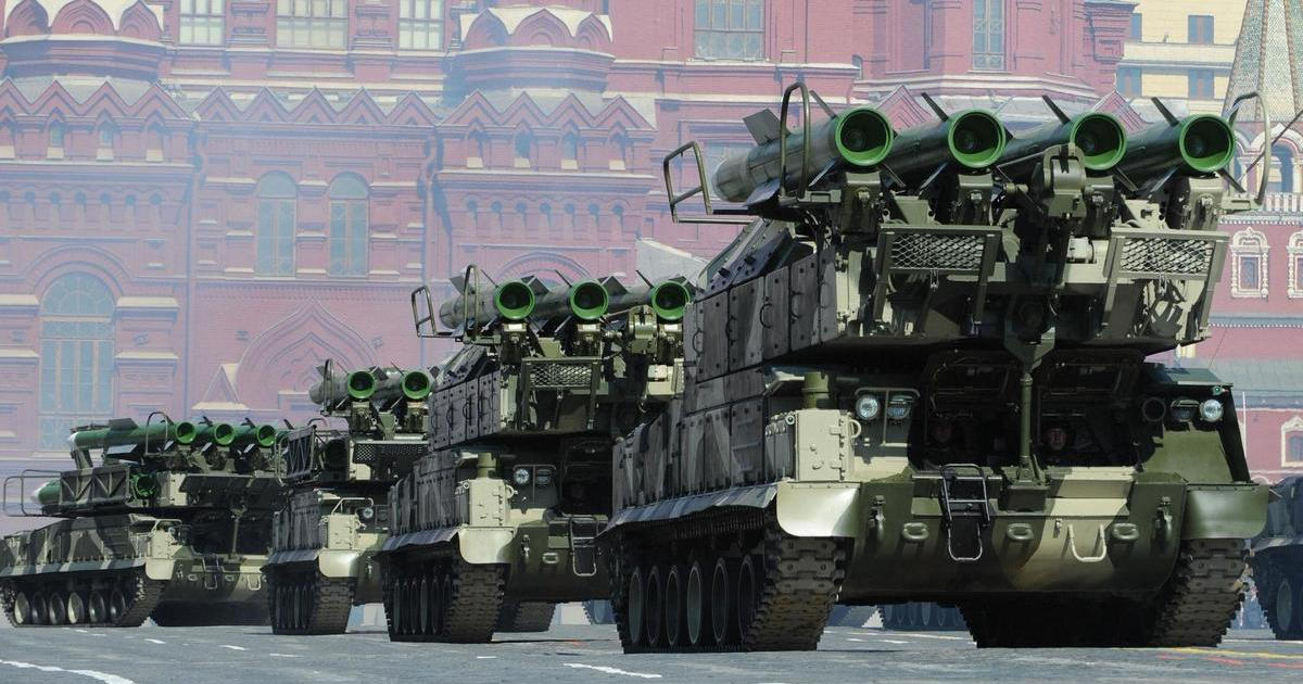Unikátní šance k útoku. Putin kvůli přehlídce oslabil zbytek země a nahrál Ukrajincům