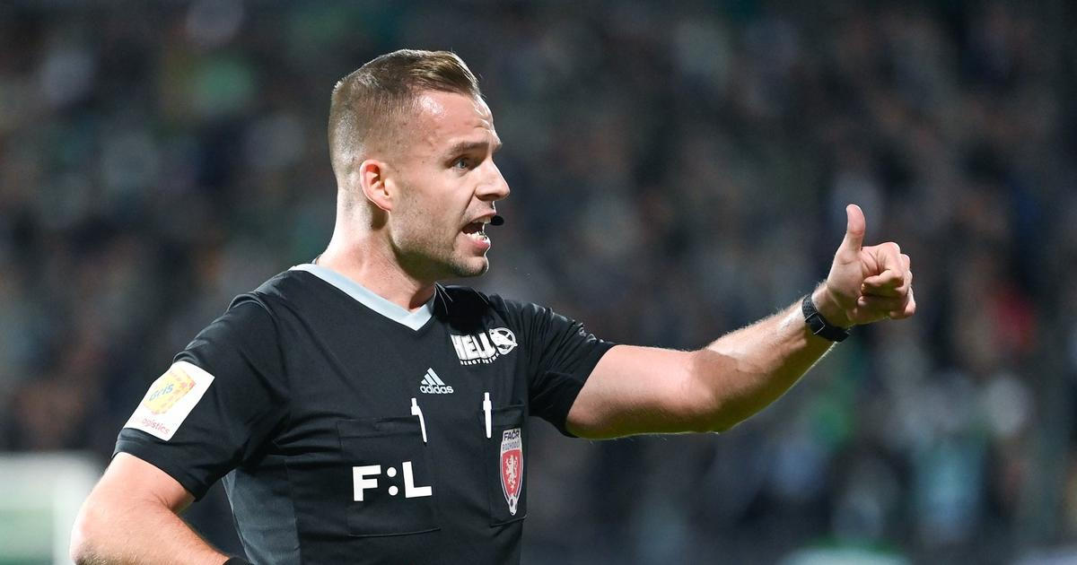Derby bude pískat Rouček, u videa usedne znovu kontroverzní Radina