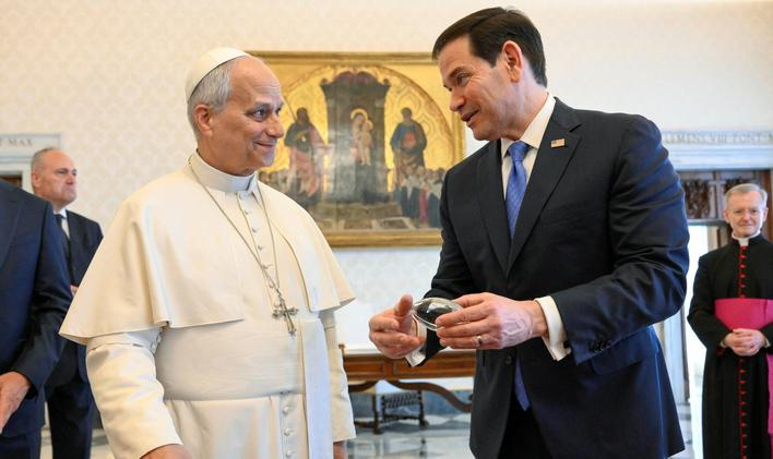 Americký ministr zahraničí Marco Rubio papeže navštívil krátce před prvním výročím pontifikátu; 7. května 2026, Vatikán. 