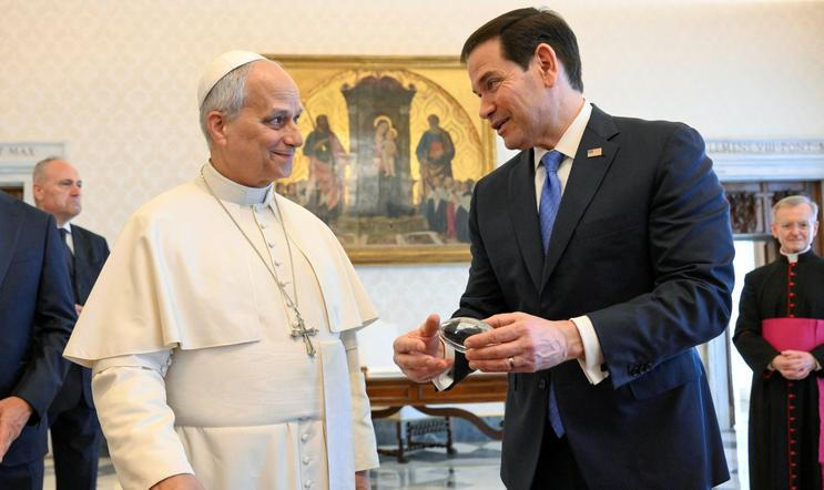 Americký ministr zahraničí Marco Rubio papeže navštívil krátce před prvním výročím pontifikátu; 7. května 2026, Vatikán. 