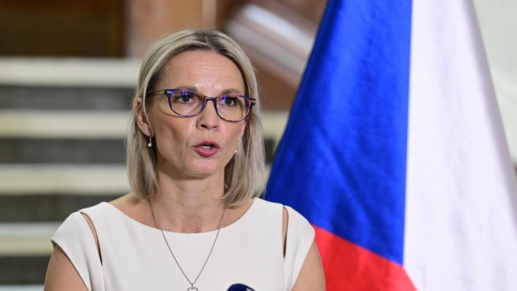 Zuzana Mrázová, ministryně pro místní rozvoj, politička