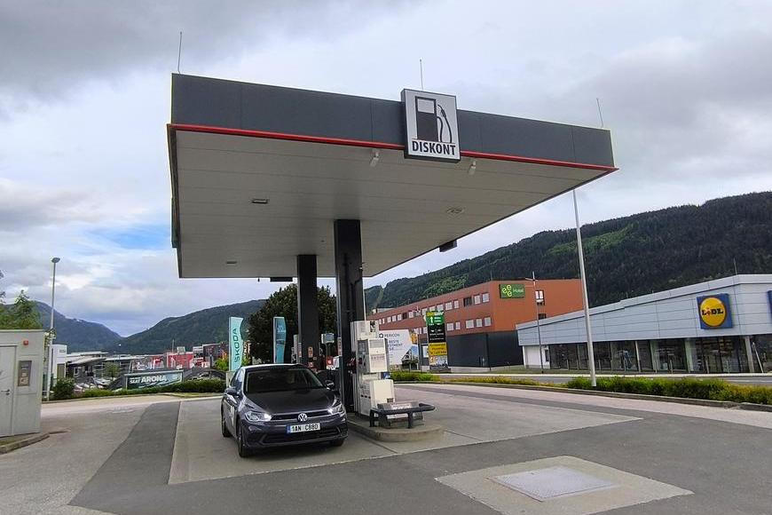 Na prodloužený víkend k Jadranu? Nejlevnější benzin jsme našli až v Chorvatsku