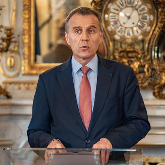 „Vaše pohotovost a neochvějná podpora jsou zásluhou Vás i Vašeho generálního štábu. Proto si Vás dnes Francouzská republika přeje ocenit,“ dodal Crouzat.