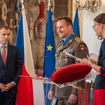 Slavnostní předání se odehrálo na půdě francouzské ambasády na Malé Straně.