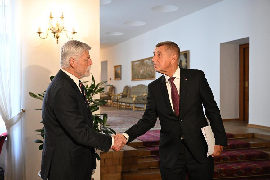 Napjatá schůzka k summitu NATO. Pavel vyčetl Babišovi pozdní příchod, pak řekl víc