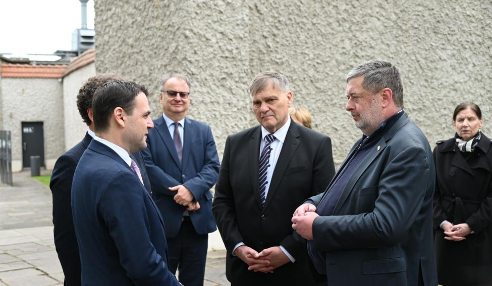 Petr Macinka, ministr, politik, Jörge Nürnberger, věznice Plötzensee, pieta