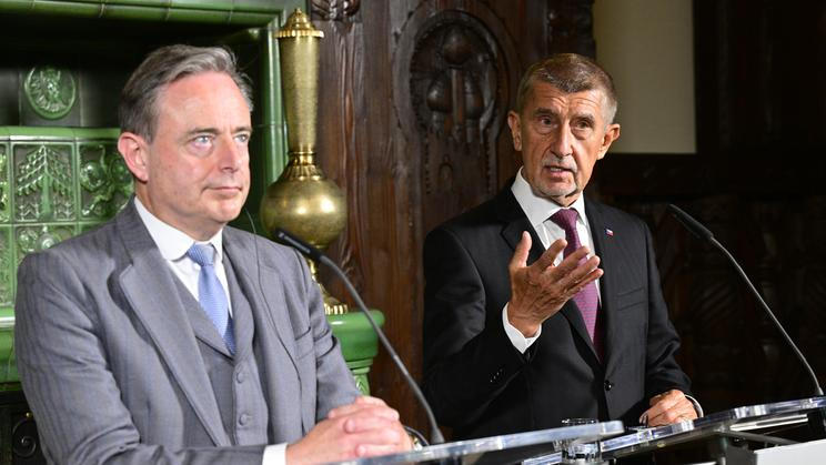 neuvedeno