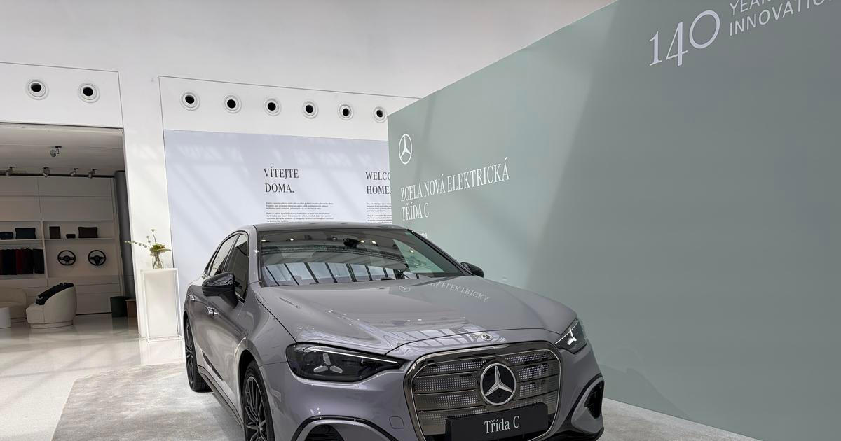 Praha předběhla Evropu. Mercedes-Benz třídy C přijel ze Soulu rovnou do Mánesa