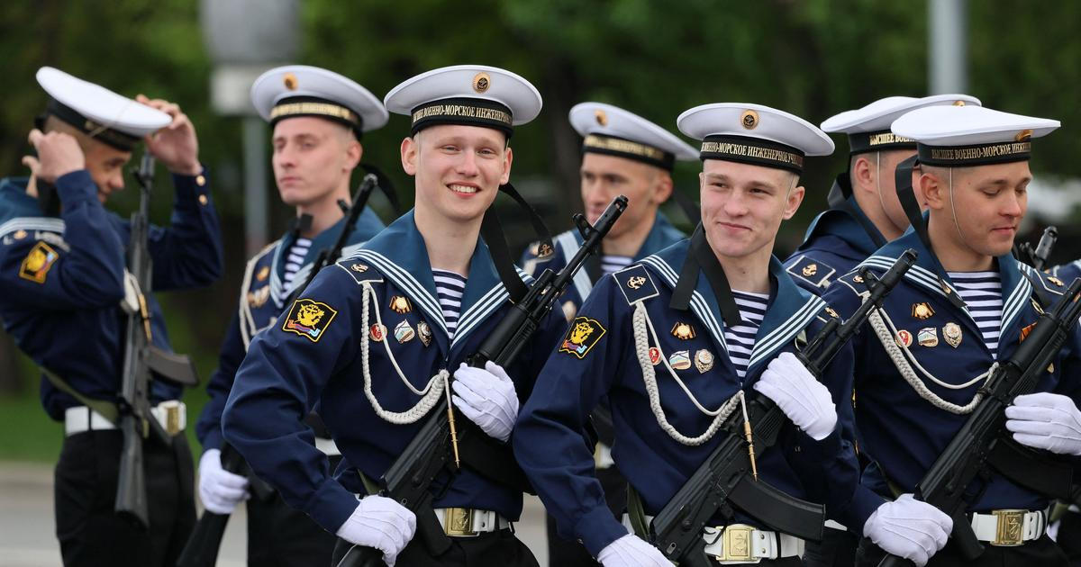 Moskva si připomíná výročí konce 2. světové války. Se skromnější vojenskou přehlídkou