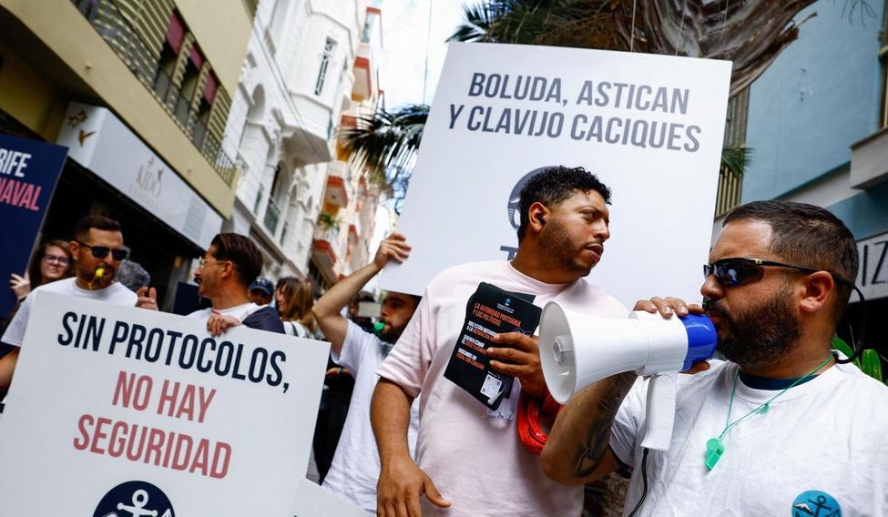 FILE PHOTO: Port workers protest in Santa Cruz de Tenerife