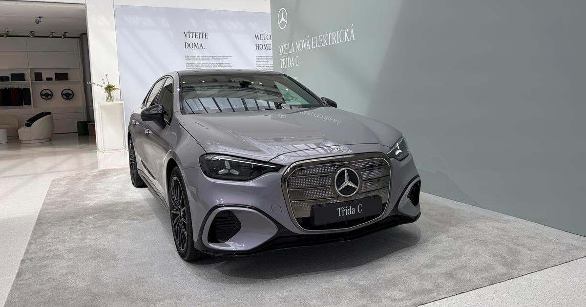 Praha předběhla Evropu. Mercedes-Benz třídy C přijel ze Soulu rovnou do Mánesu