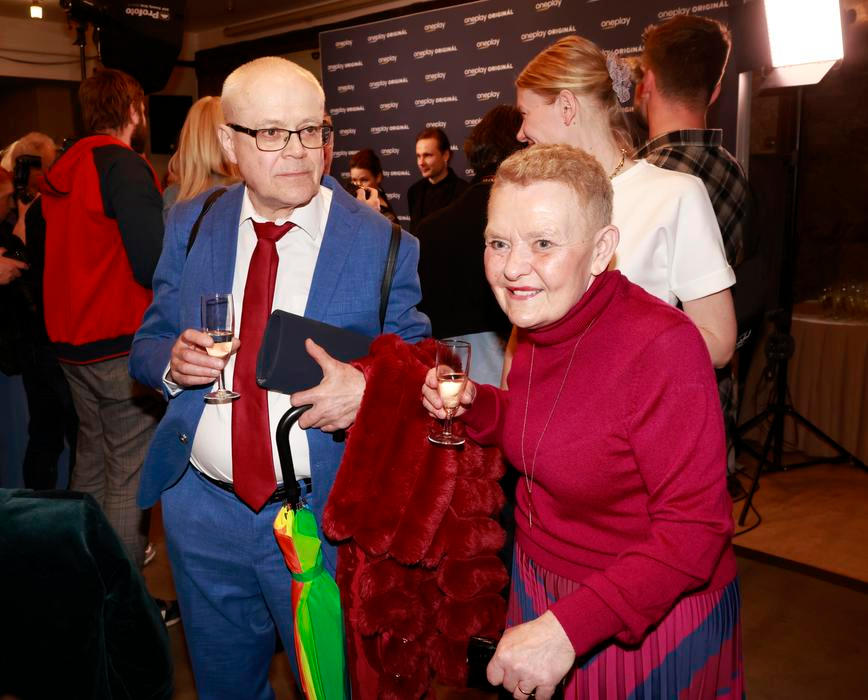 Premiéra série Monyová